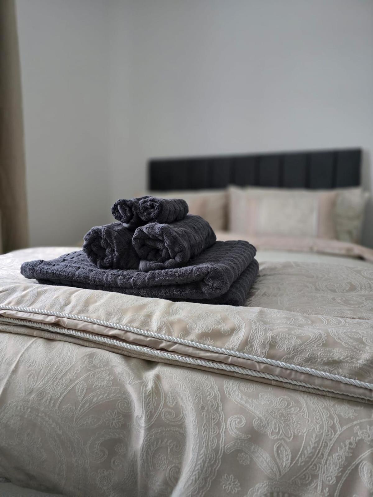 Holiday home Perfect From Home, Heart Of Sleeps 6 Belfast